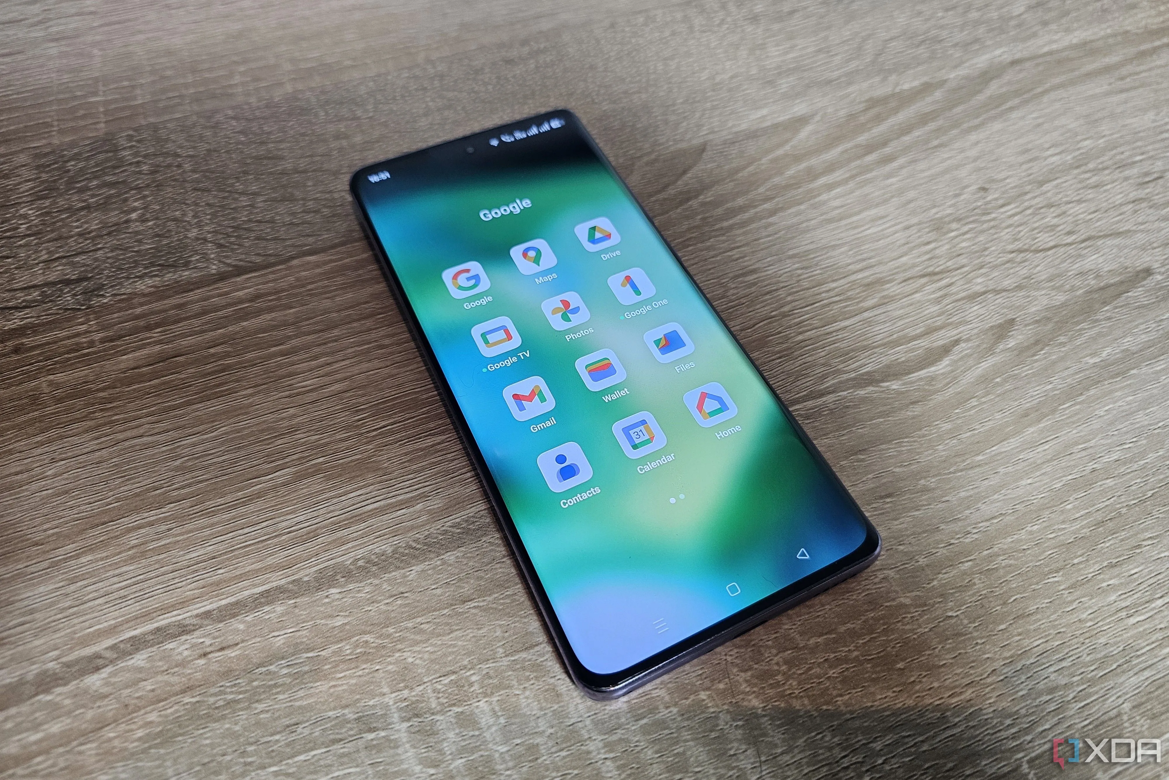 Thư mục chứa các ứng dụng Google trên điện thoại thông minh, minh họa sự gắn bó với hệ sinh thái Google