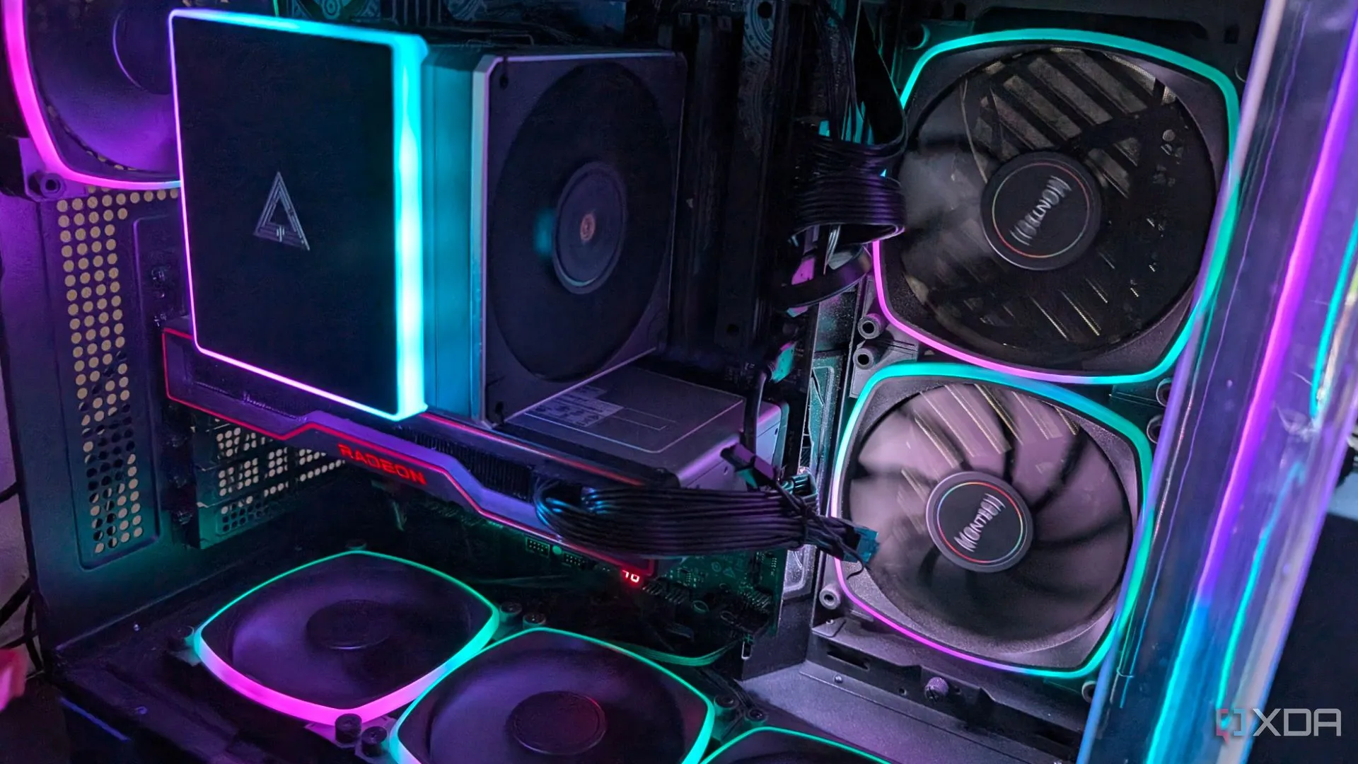 Tại Sao Tôi Vẫn Giữ RTX 4090 Mà Không Nâng Cấp Lên RTX 5090 Siêu Mạnh?