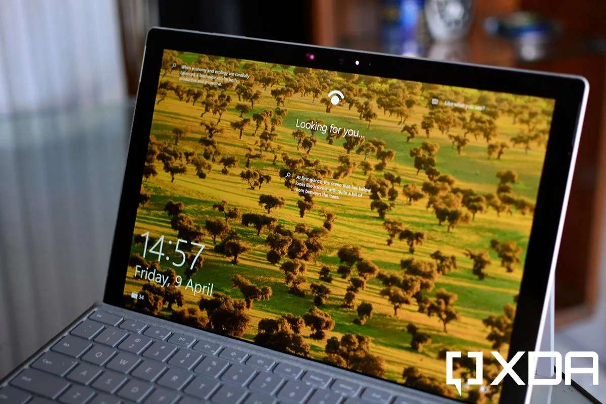 Tính năng nhận diện khuôn mặt Windows Hello trên thiết bị Surface Pro, bị ảnh hưởng bởi lỗi xác thực Kerberos trong môi trường Windows Hello for Business (WHfB)