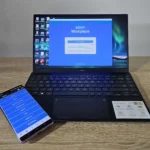 Ứng dụng Unified Remote trên điện thoại và Zoom trên laptop