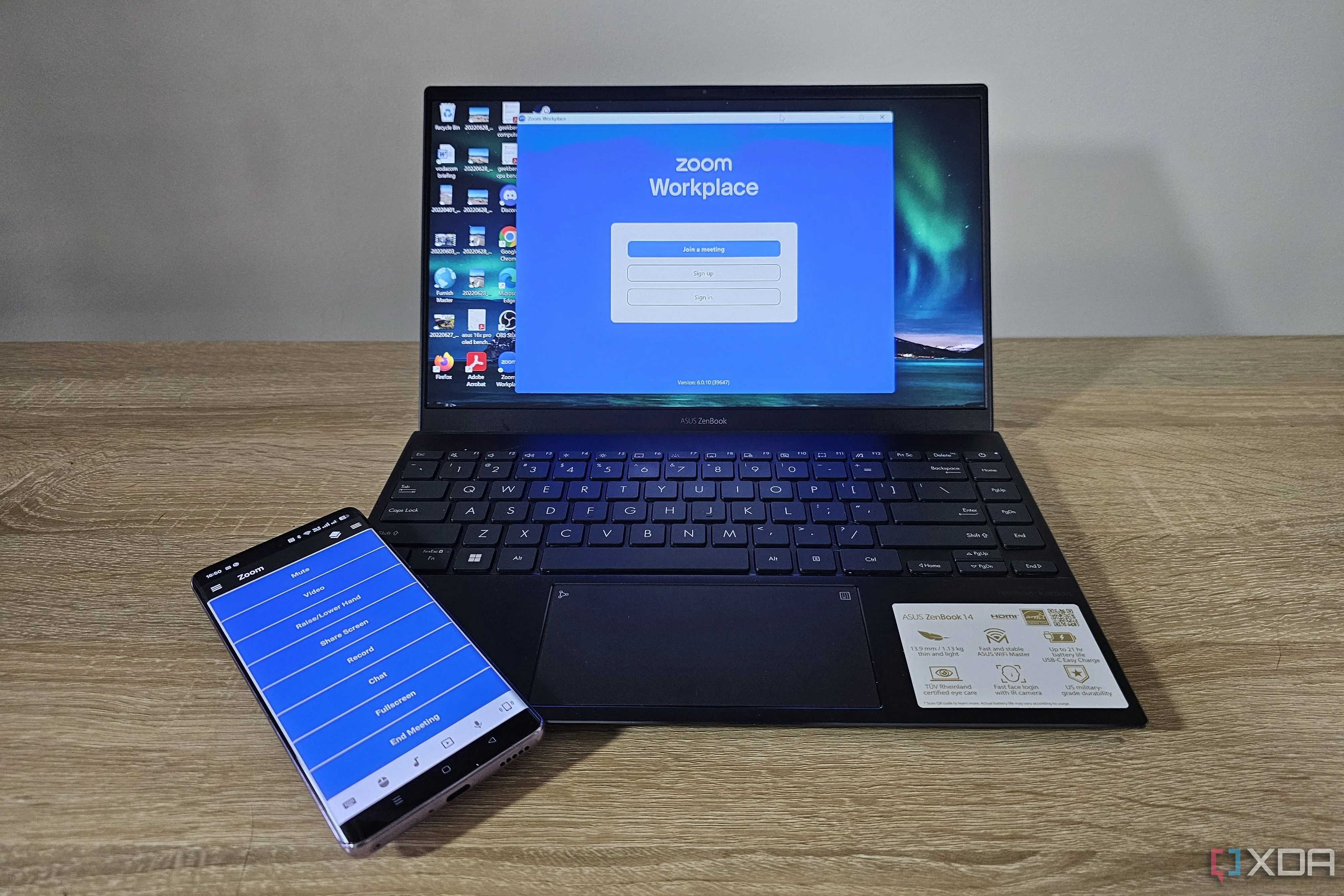 Ứng dụng Unified Remote trên điện thoại và Zoom trên laptop