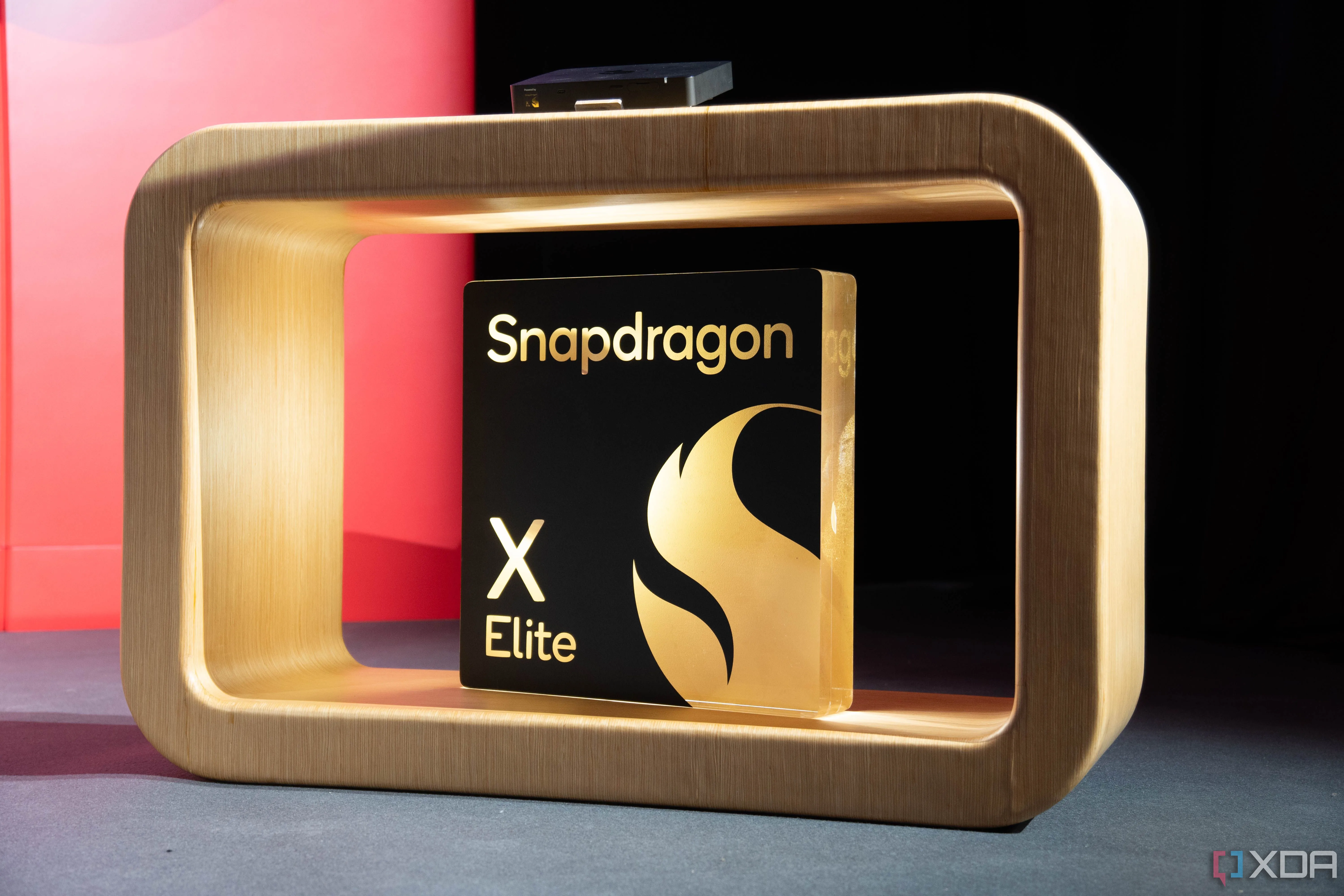 Vi xử lý Qualcomm Snapdragon X Elite, nền tảng mạnh mẽ cho tương lai Ubuntu trên kiến trúc ARM.