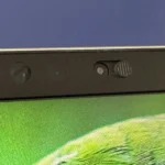 Webcam Razer Blade 14 2024 với màn che riêng tư và camera hồng ngoại IR cho Windows Hello